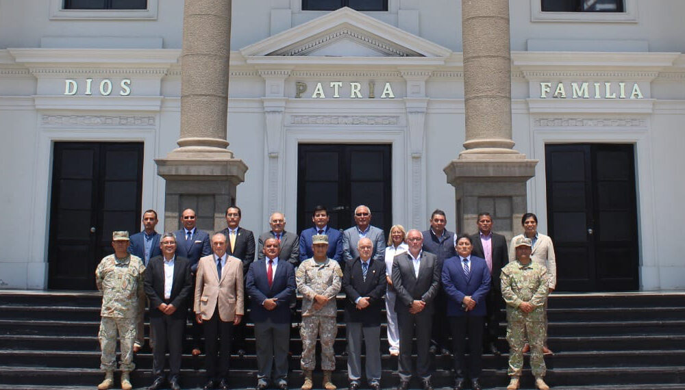 Ceremonia de izamiento del pabellón nacional
