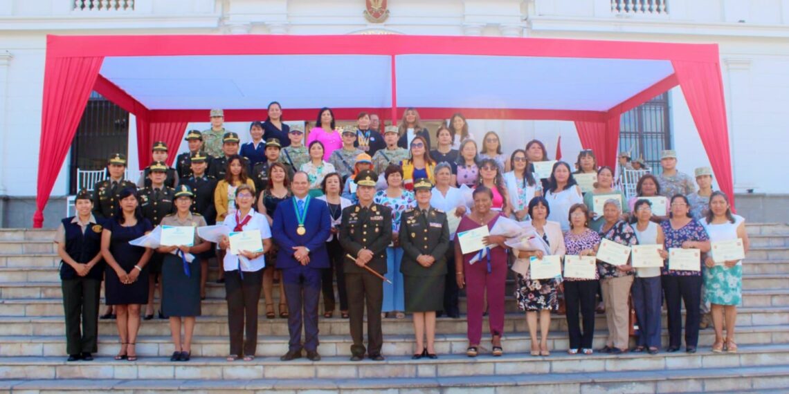 Ceremonia por conmemorarse el día de la Mujer