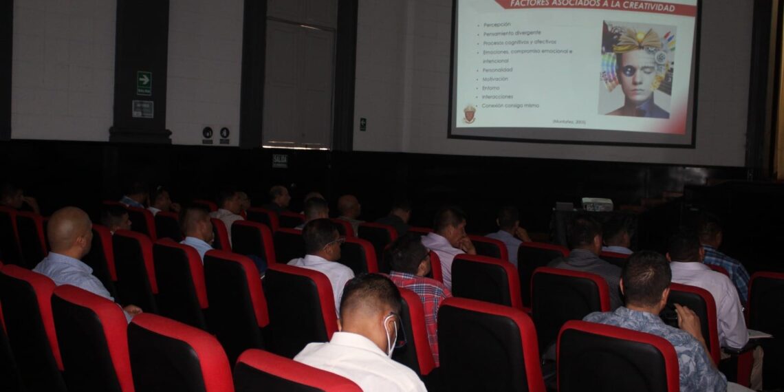 Conferencia sobre el “Pensamiento Creativo”