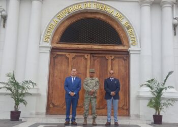 Ponencia magistral “Liderazgo estratégico en el ámbito político, militar y empresarial”