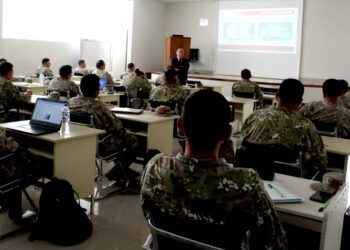 Conferencia académica que contribuye con la formación de los oficiales superiores alumnos integrantes del Diplomado de Liderazgo y Planeamiento Estratégico