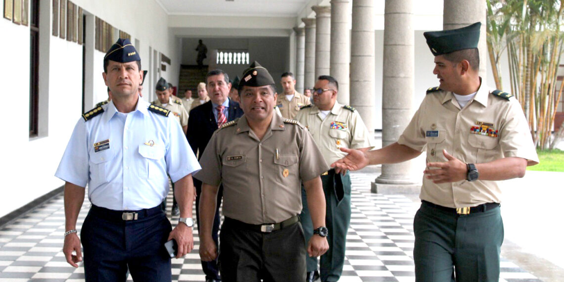 Visita de Oficiales del Ejército de Colombia