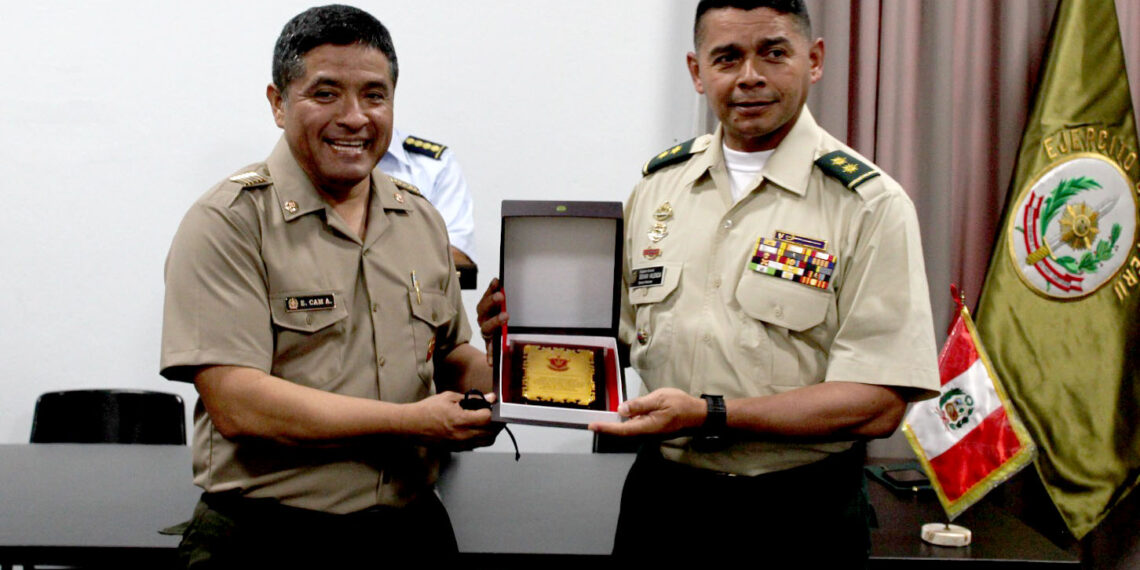 Visita de Oficiales del Ejército de Colombia