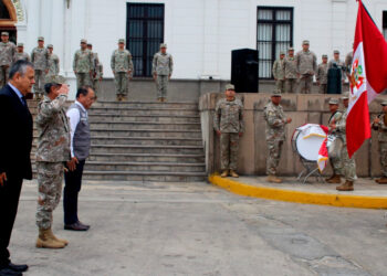 Jefe institucional del CENEPRED participó de la ceremonia de izamiento del pabellón nacional realizado en la ESGE-EPG