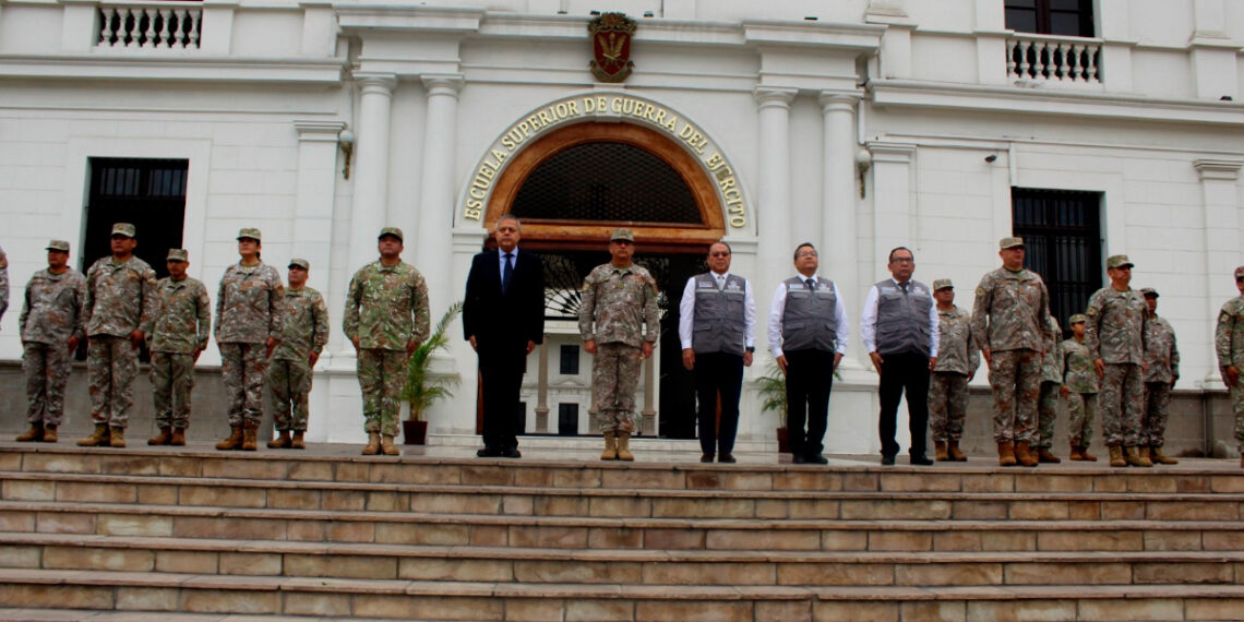 Jefe institucional del CENEPRED participó de la ceremonia de izamiento del pabellón nacional realizado en la ESGE-EPG