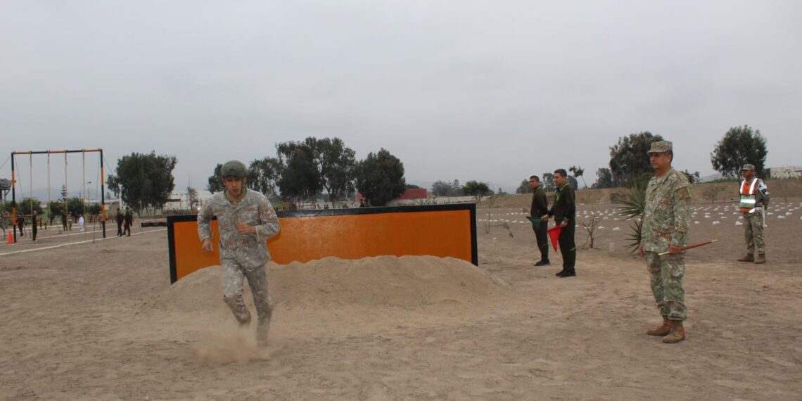 Segundo día de examen físico dirigido a los postulantes a la XIII MCCMM conducido por la ESGE-EPG