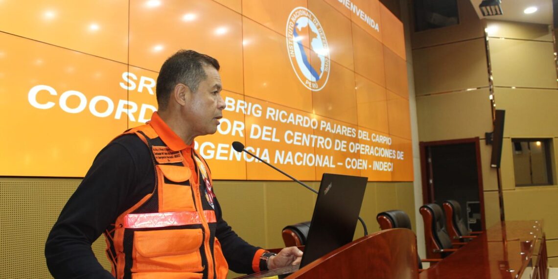 Alumnos del V Diplomado en Gestión de Riesgo de Desastres visitan el COEN