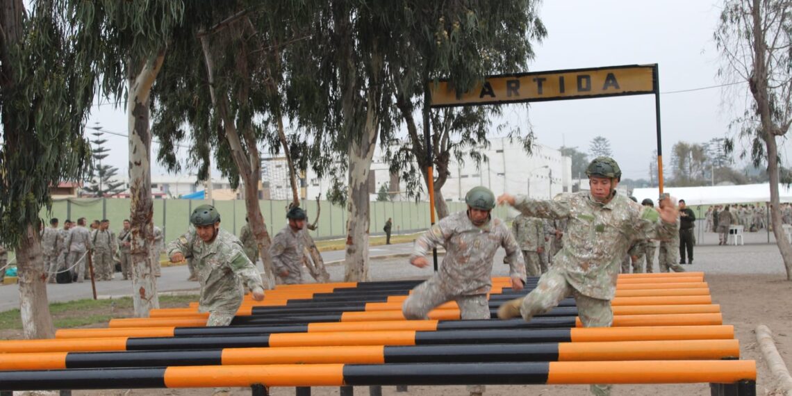 Segundo día de examen físico dirigido a los postulantes a la XIII MCCMM conducido por la ESGE-EPG