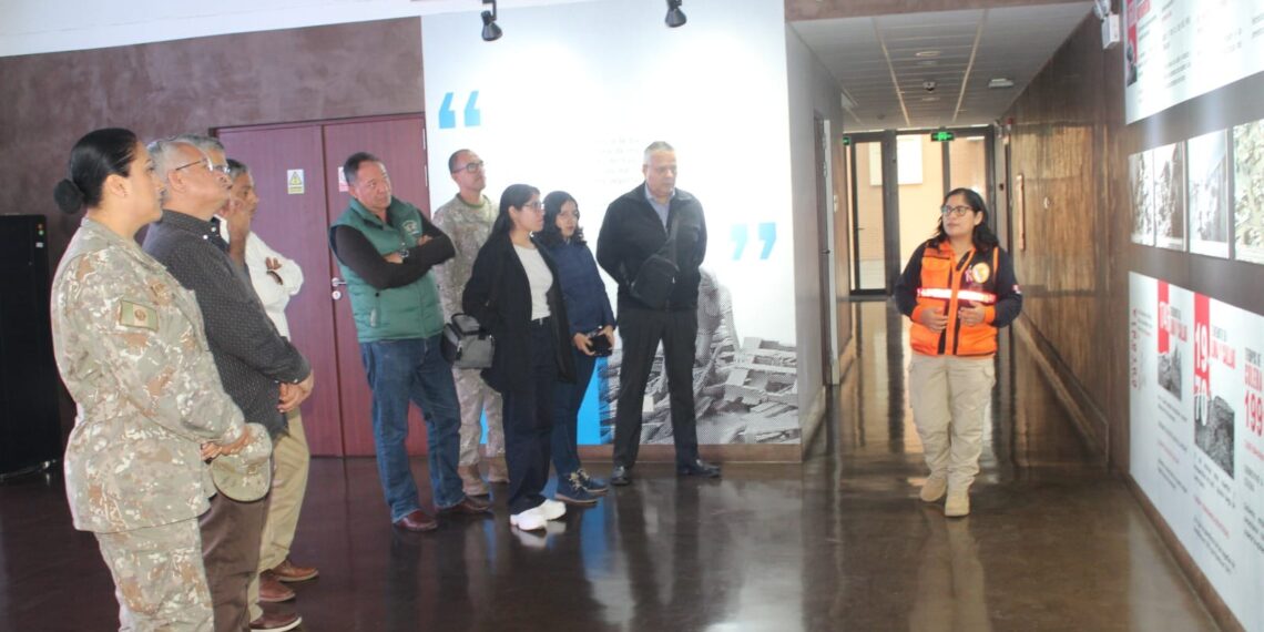 Alumnos del V Diplomado en Gestión de Riesgo de Desastres visitan el COEN