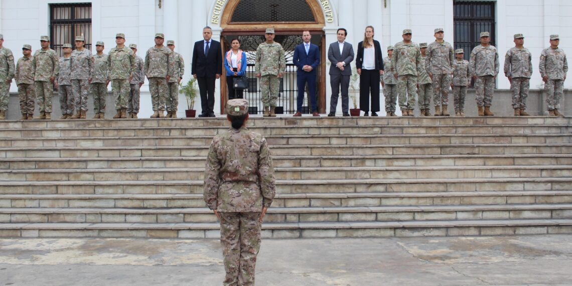 Representante en Perú de KONRAD ADENAUER STIFTUNG participó de la ceremonia de izamiento del pabellón nacional realizado en la ESGE-EPG