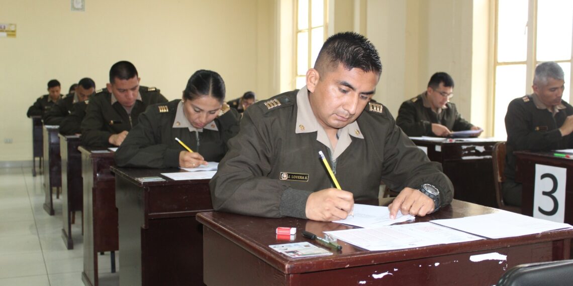 Oficiales postulantes a la XIII Maestría en Ciencias Militares rindieron examen de psicotécnico