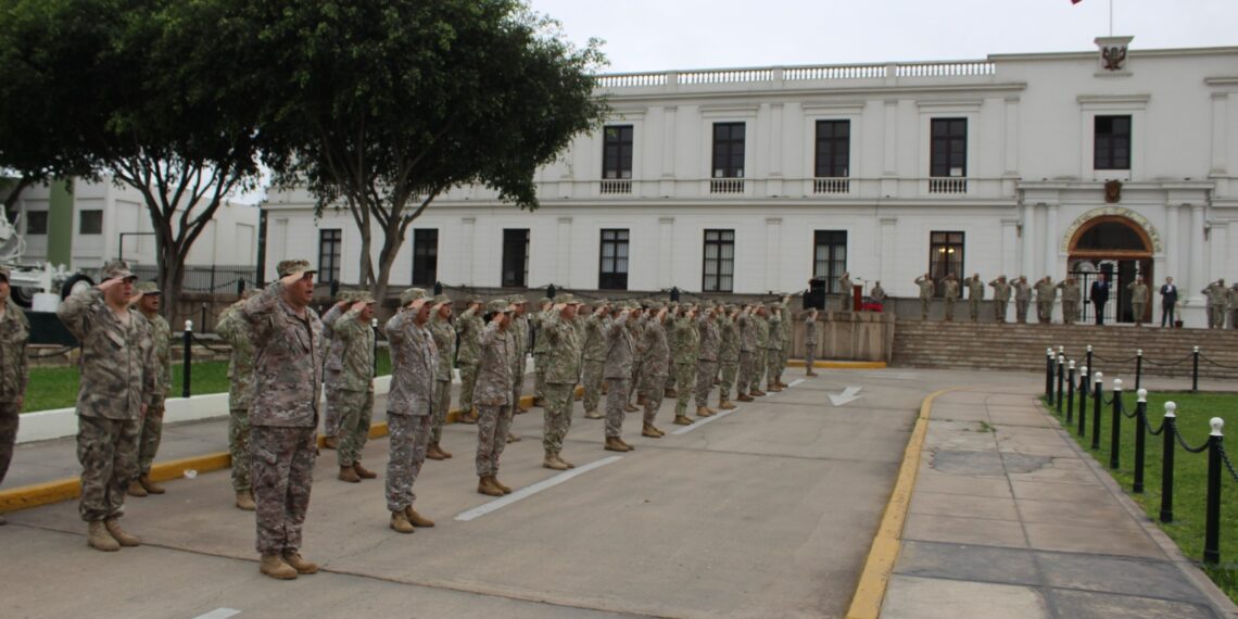 Representante en Perú de KONRAD ADENAUER STIFTUNG participó de la ceremonia de izamiento del pabellón nacional realizado en la ESGE-EPG