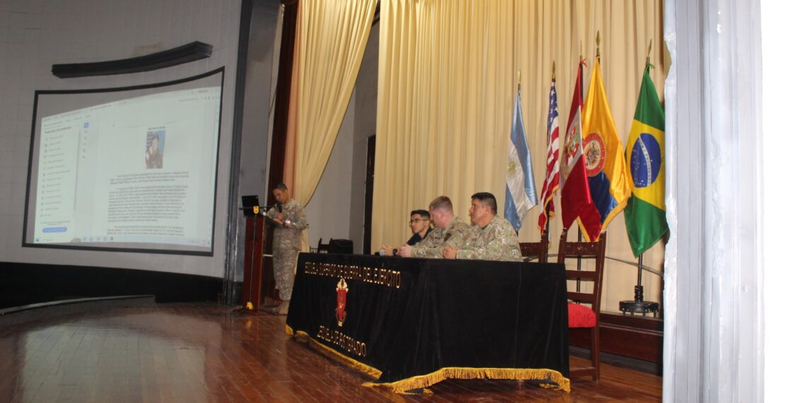 Integrantes de la Security Force Assistance Brigade (SFAB) – US Army impartieron conocimientos y experiencias sobre su participación en apoyo a la población ante desastres.