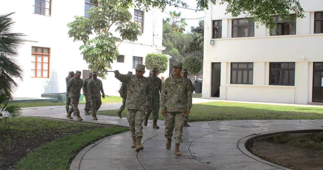 El Sr. General de Brigada Rojo Alzamora Luis, Sub jefe de la JEMGE junto a Oficiales Generales, visitaron las instalaciones de esta Casa Superior de Estudios