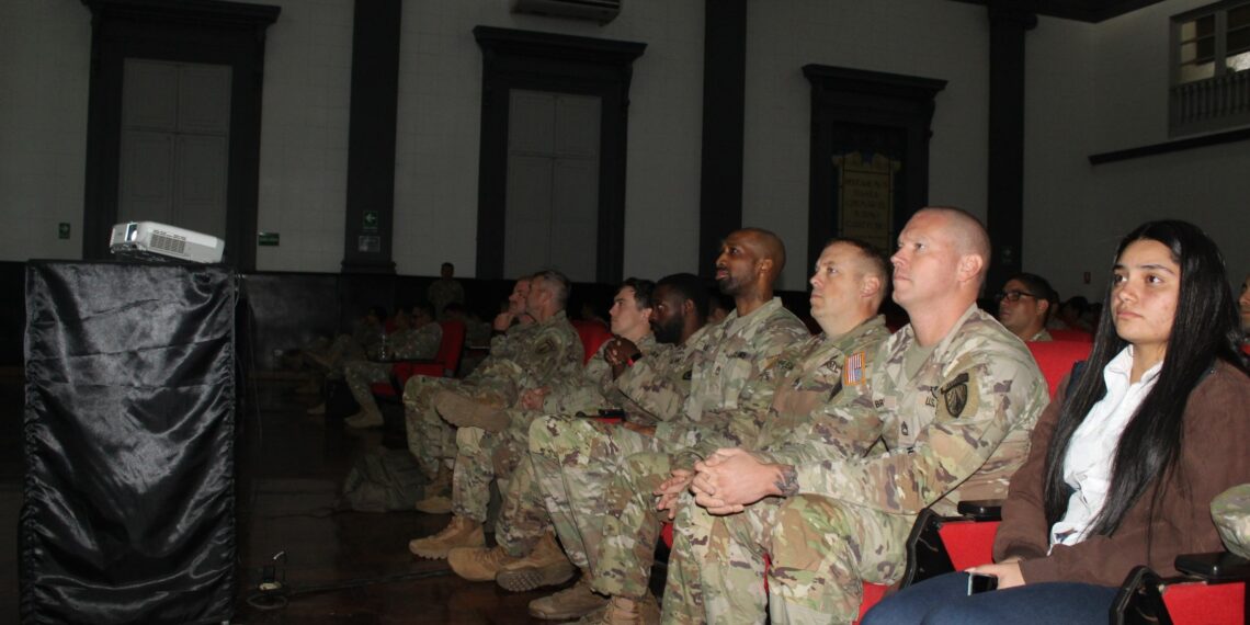 Integrantes de la Security Force Assistance Brigade (SFAB) – US Army impartieron conocimientos y experiencias sobre su participación en apoyo a la población ante desastres.