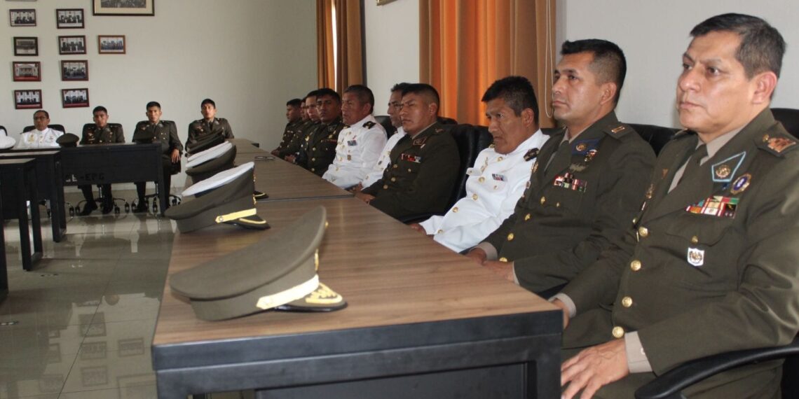Ceremonia de clausura del curso de Liderazgo dirigido al personal de Técnicos de las FFAA