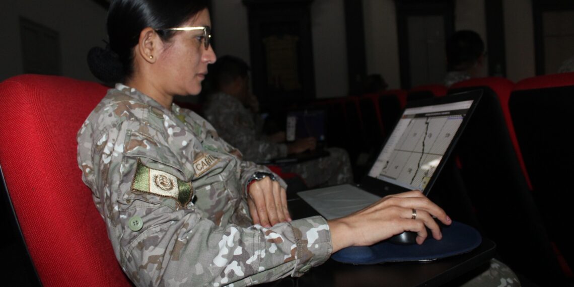 Alumnos de la XI Maestría en Ciencias Militares son capacitados en el manejo de GEOVISOR del Instituto Geográfico Nacional, para su uso en las actividades de planeamiento