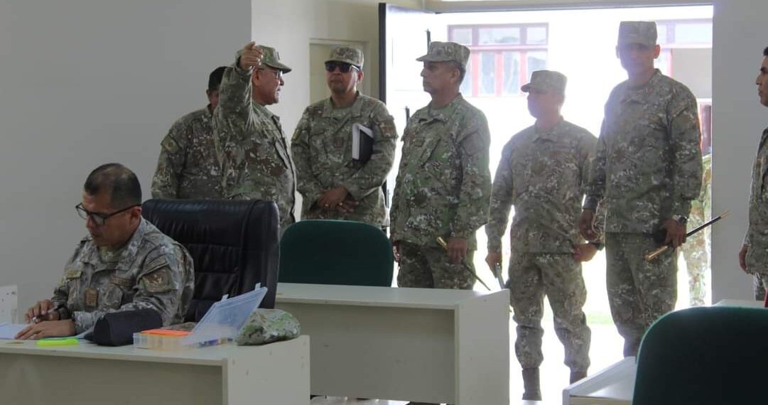 El Sr. General de Brigada Rojo Alzamora Luis, Sub jefe de la JEMGE junto a Oficiales Generales, visitaron las instalaciones de esta Casa Superior de Estudios