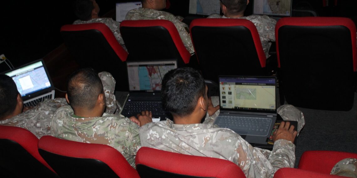 Alumnos de la XI Maestría en Ciencias Militares son capacitados en el manejo de GEOVISOR del Instituto Geográfico Nacional, para su uso en las actividades de planeamiento