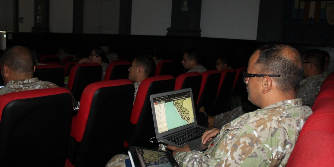 Alumnos de la XI Maestría en Ciencias Militares son capacitados en el manejo de GEOVISOR del Instituto Geográfico Nacional, para su uso en las actividades de planeamiento