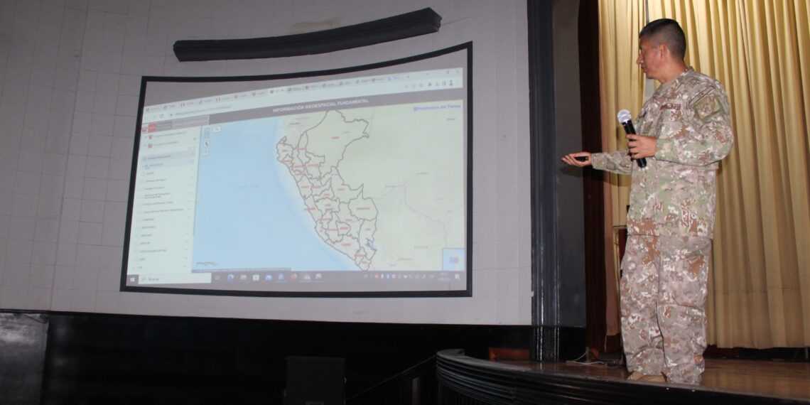 Alumnos de la XI Maestría en Ciencias Militares son capacitados en el manejo de GEOVISOR del Instituto Geográfico Nacional, para su uso en las actividades de planeamiento