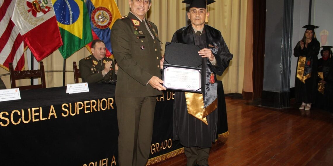 Profesionales civiles y militares participaron de su ceremonia de clausura de la maestría en Gestión del Riesgo de Desastres y Adaptación al Cambio Climático