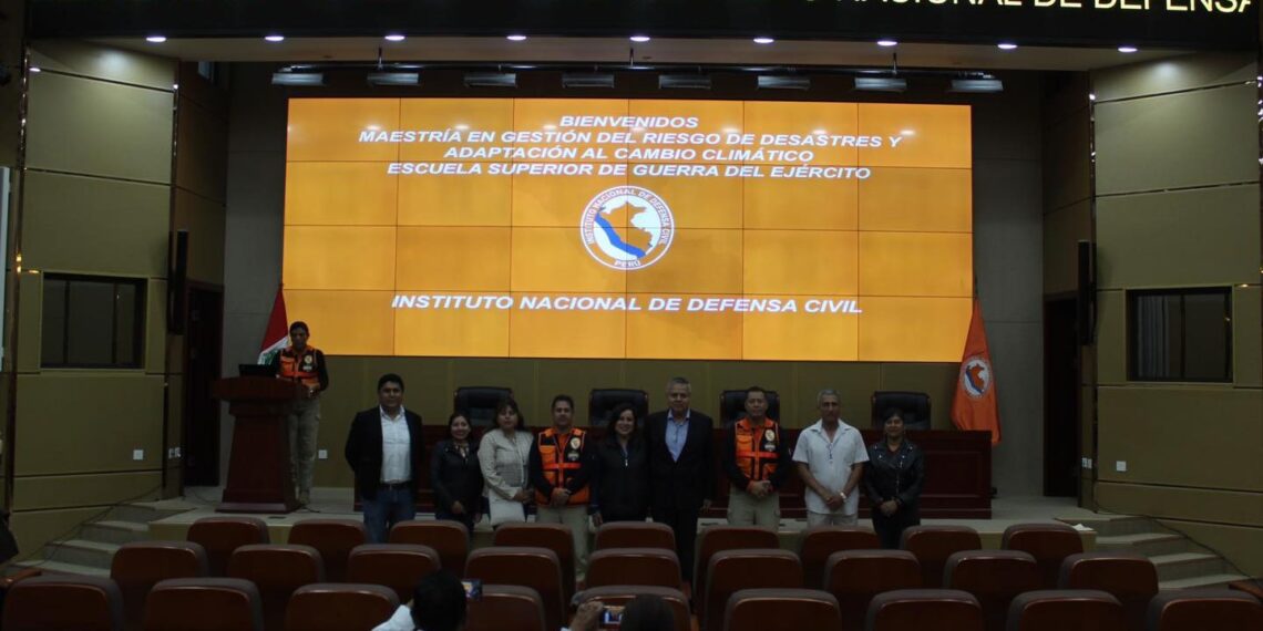 Visita de estudio de los alumnos de la I Maestría de Gestión de Riesgo de Desastres y Adaptación al cambio climático al Centro de Operaciones de Emergencia Nacional (COEN)