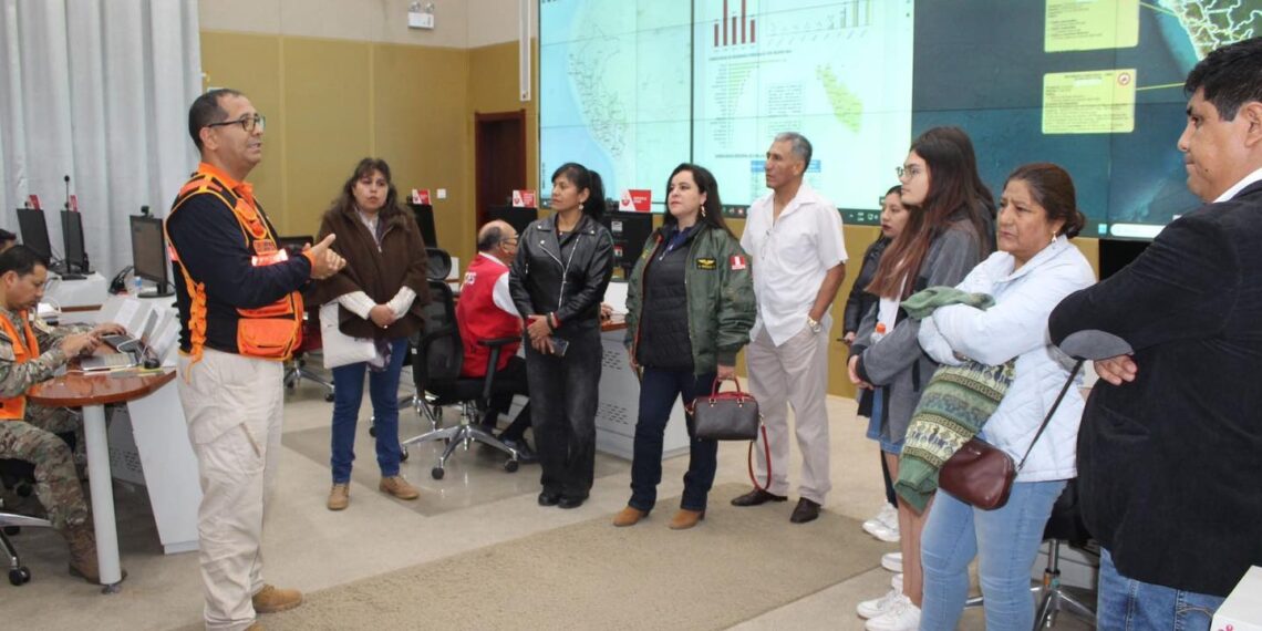 Visita de estudio de los alumnos de la I Maestría de Gestión de Riesgo de Desastres y Adaptación al cambio climático al Centro de Operaciones de Emergencia Nacional (COEN)