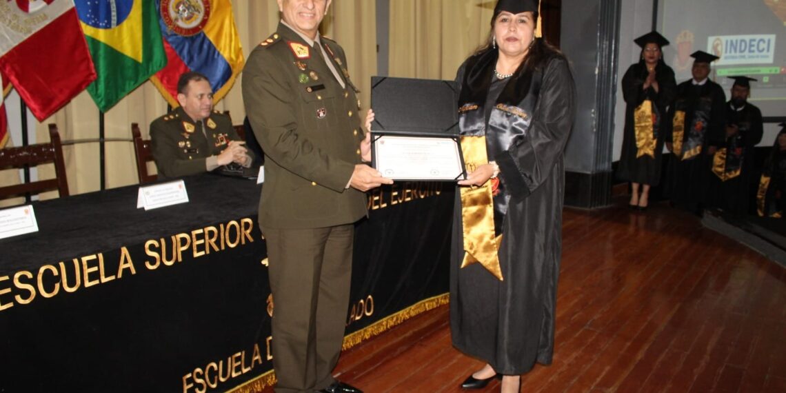 Profesionales civiles y militares participaron de su ceremonia de clausura de la maestría en Gestión del Riesgo de Desastres y Adaptación al Cambio Climático