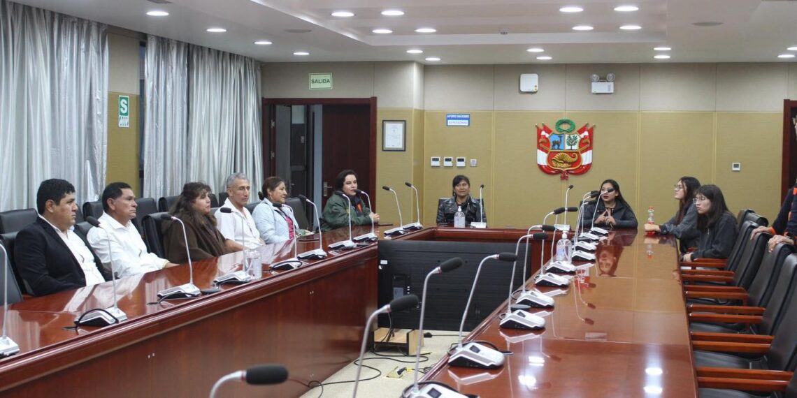Visita de estudio de los alumnos de la I Maestría de Gestión de Riesgo de Desastres y Adaptación al cambio climático al Centro de Operaciones de Emergencia Nacional (COEN)