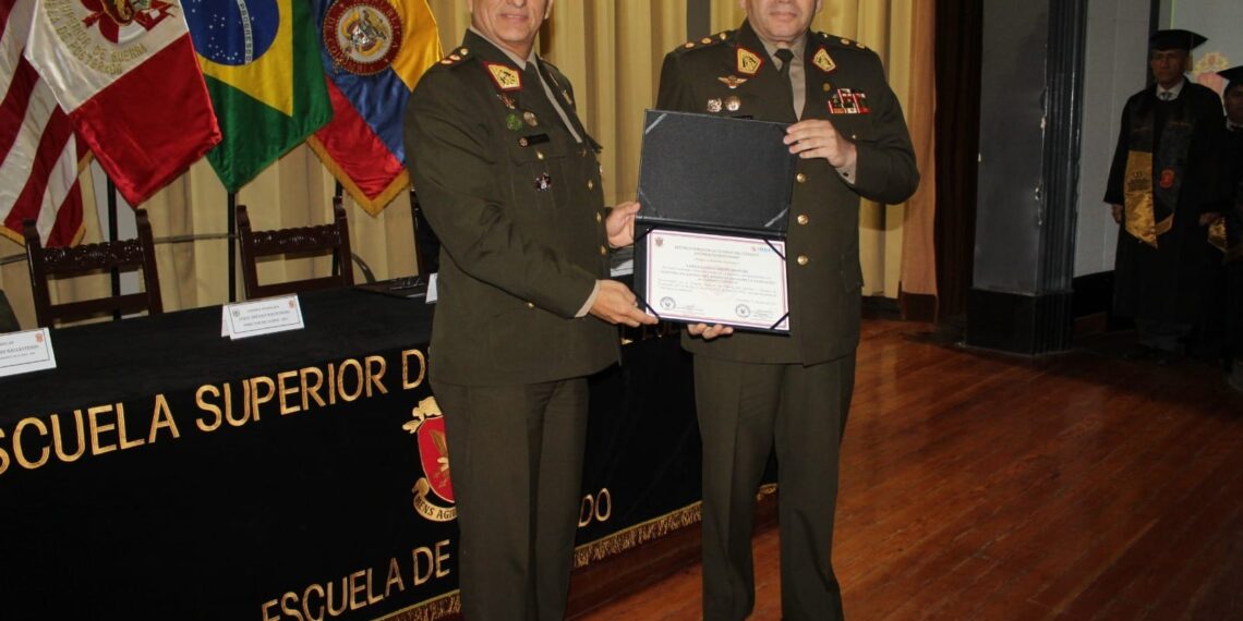 Profesionales civiles y militares participaron de su ceremonia de clausura de la maestría en Gestión del Riesgo de Desastres y Adaptación al Cambio Climático