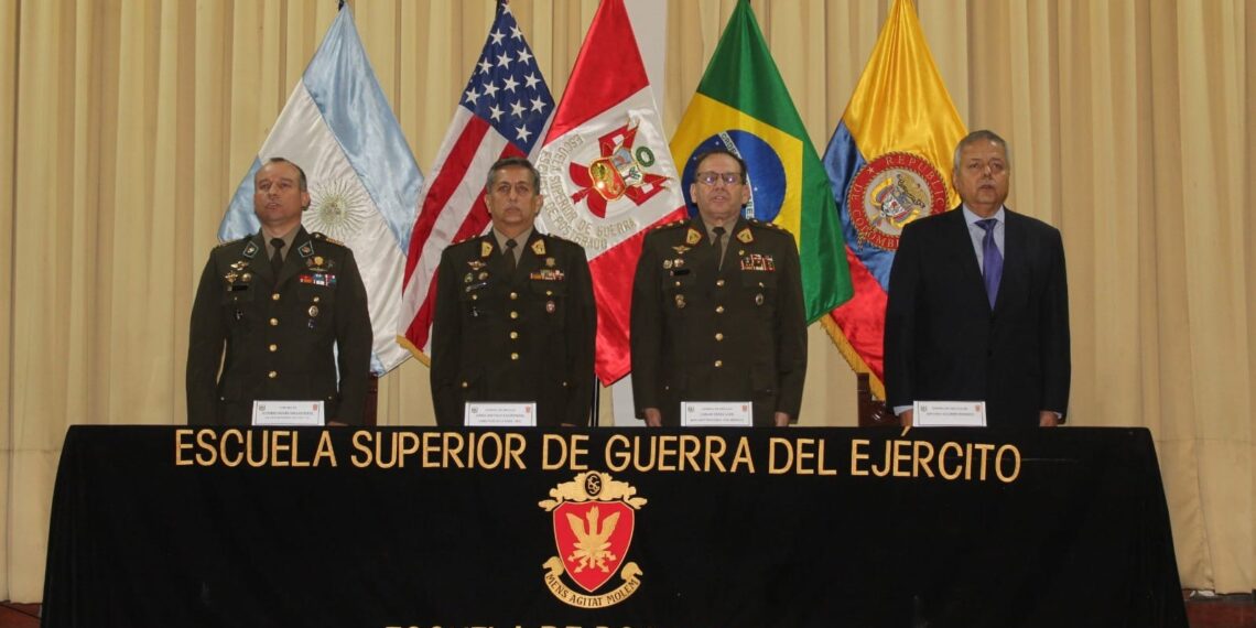 Profesionales civiles y militares participaron de su ceremonia de clausura de la maestría en Gestión del Riesgo de Desastres y Adaptación al Cambio Climático