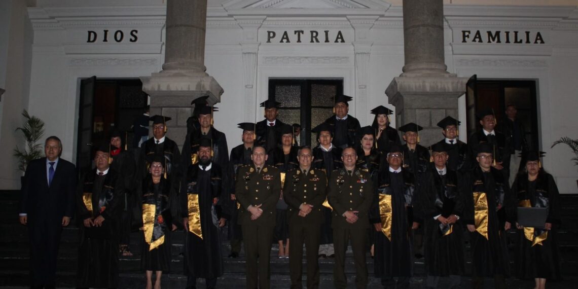 Profesionales civiles y militares participaron de su ceremonia de clausura de la maestría en Gestión del Riesgo de Desastres y Adaptación al Cambio Climático