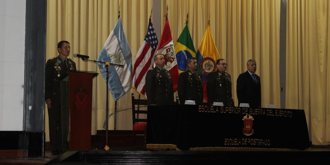 Profesionales civiles y militares participaron de su ceremonia de clausura de la maestría en Gestión del Riesgo de Desastres y Adaptación al Cambio Climático