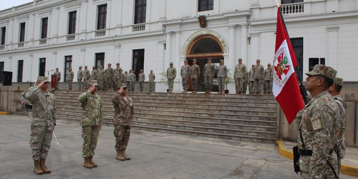 Ceremonia de izamiento del Pabellón Nacional con motivo de la conmemoración del 202 aniversario de creación de la Marina de Guerra del Perú y el 144 aniversario del Combate Naval de Angamos