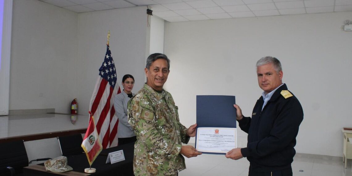 Clausura del curso de Guerra Irregular y Análisis de Redes Sociales en la ESGE-EPG