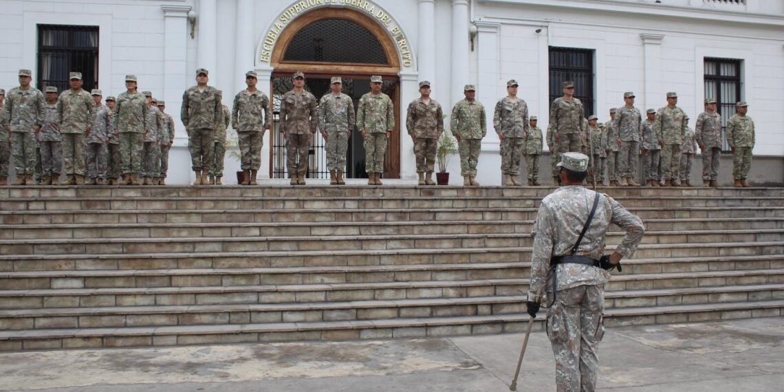 Ceremonia de izamiento del Pabellón Nacional con motivo de la conmemoración del 202 aniversario de creación de la Marina de Guerra del Perú y el 144 aniversario del Combate Naval de Angamos