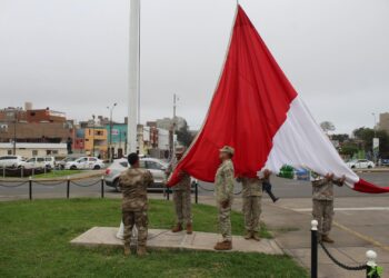 Ceremonia de izamiento del Pabellón Nacional con motivo de la conmemoración del 202 aniversario de creación de la Marina de Guerra del Perú y el 144 aniversario del Combate Naval de Angamos