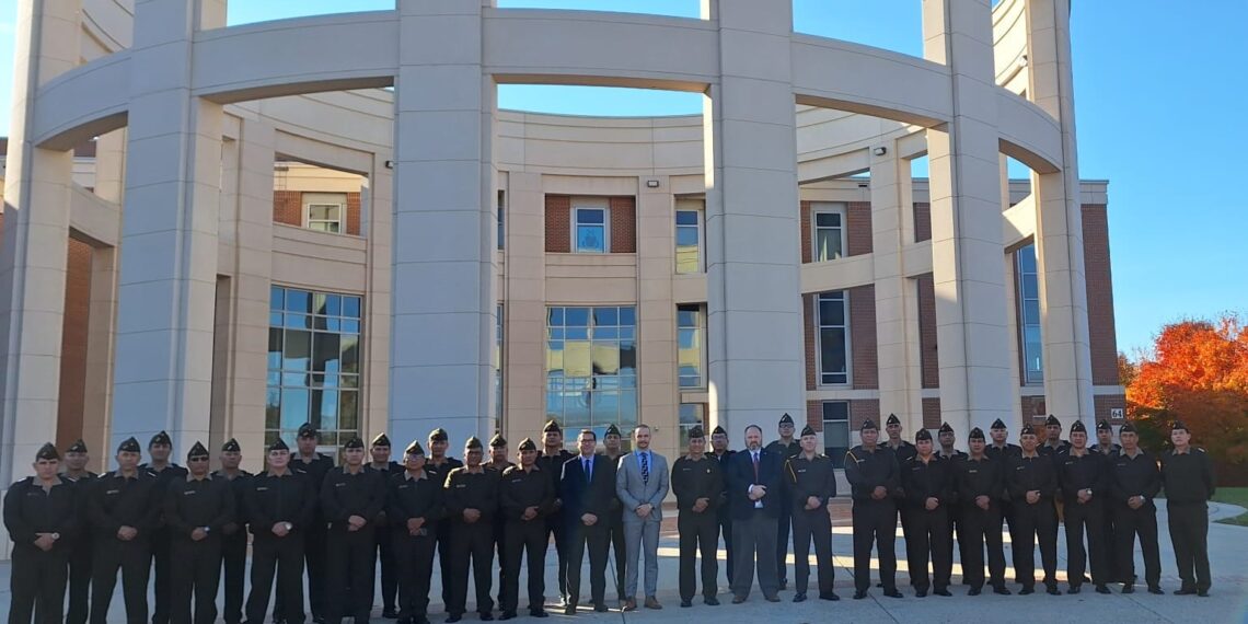 Durante su estadía en los EEUU, los oficiales alumnos del Programa de Alto Mando del Ejército visitaron el Centro Perry y el Colegio Interamericano de Defensa.