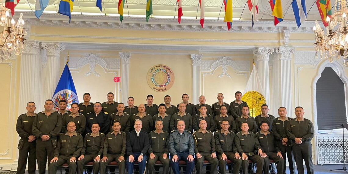 Escuela Superior de Guerra del Ejército – Escuela de Postgrado y los oficiales alumnos del Programa de Alto Mando del Ejército realizan visita a la Junta Interamericana de Defensa en Washington D. C – EEUU