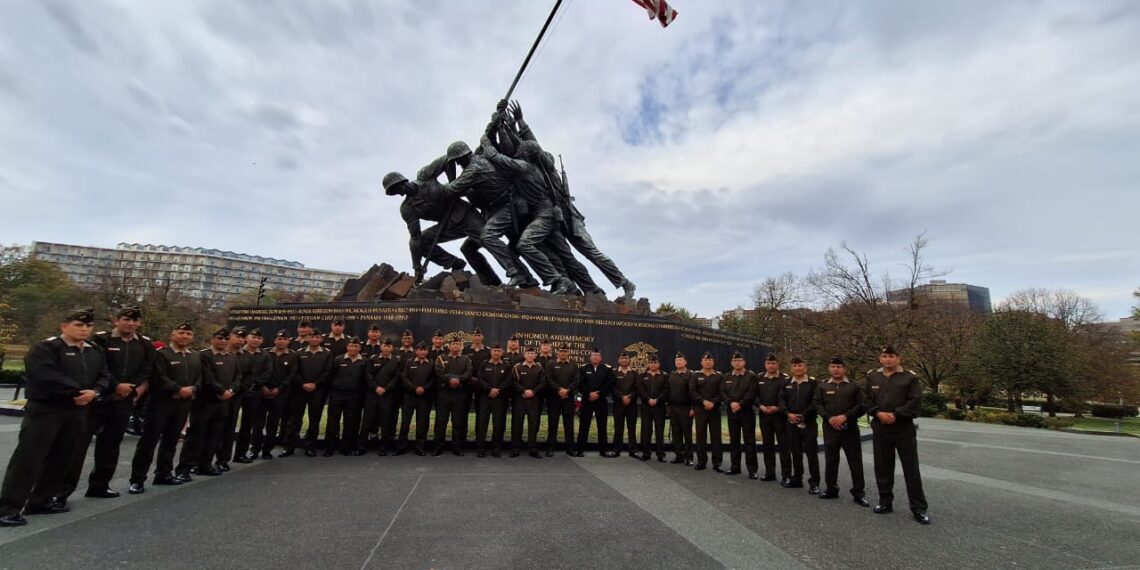 Alumnos del Programa de Alto Mando del Ejército visita el visitaron el cementerio de Arlington – Washintong