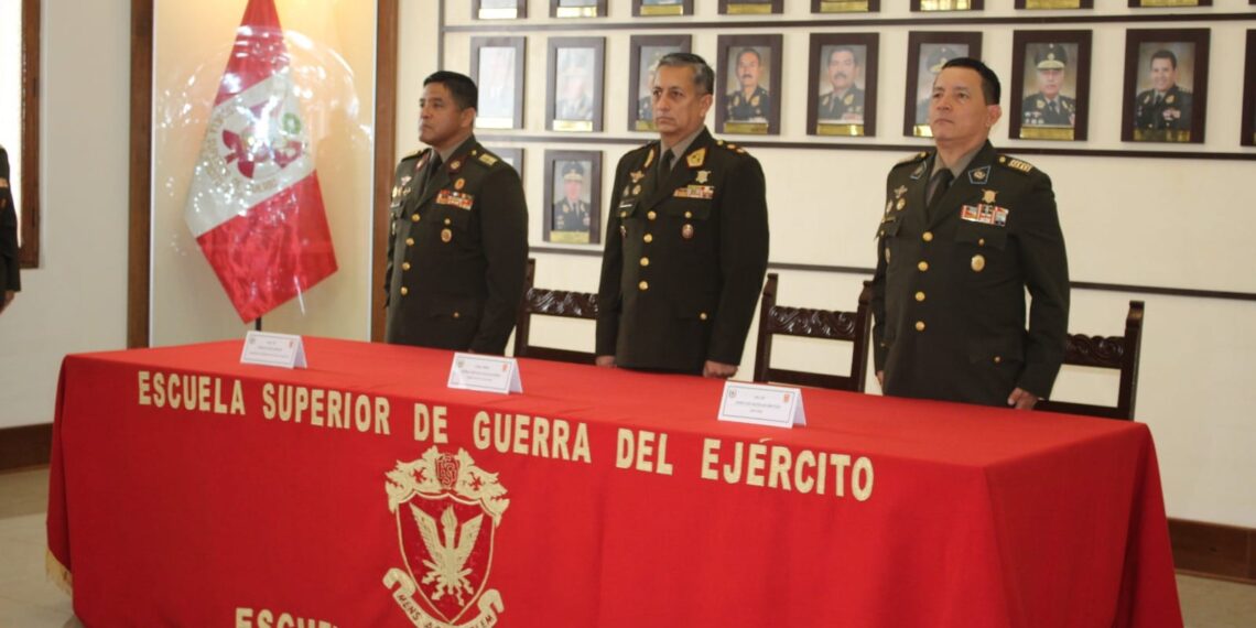 Oficiales alumnos del Módulo de Comando y Estado Mayor Conjunto participaron de su ceremonia de clausura.