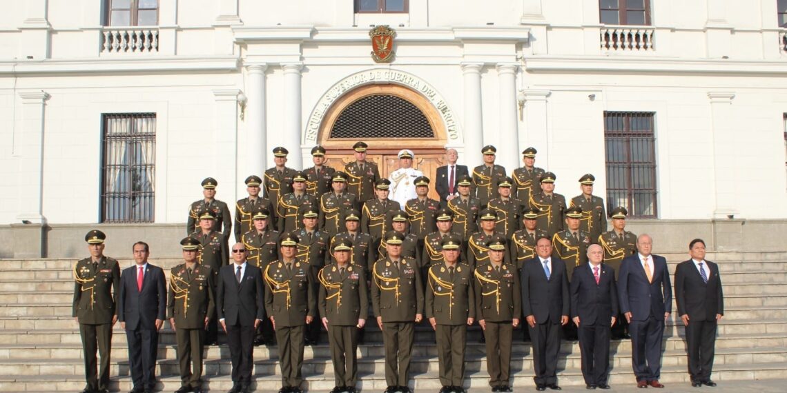 Ceremonia de graduación del XIV Programa de Alto Mando del Ejército.