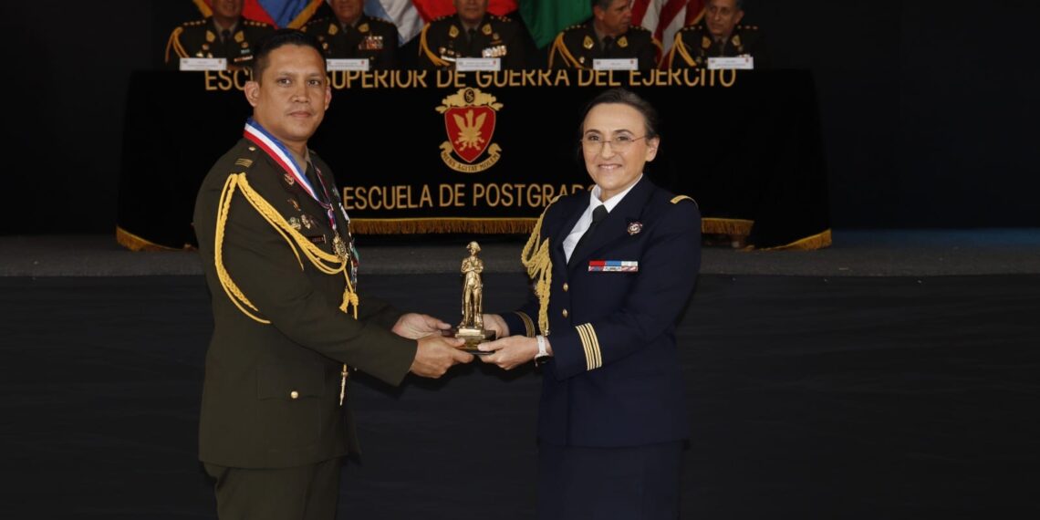 Ceremonia de clausura del LXVII Programa de Comando y Estado Mayor en la ESGE-EPG.