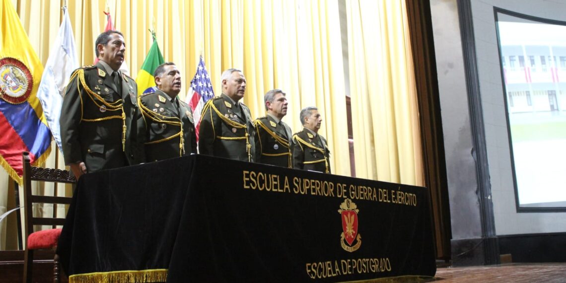 Ceremonia de graduación del XIV Programa de Alto Mando del Ejército.