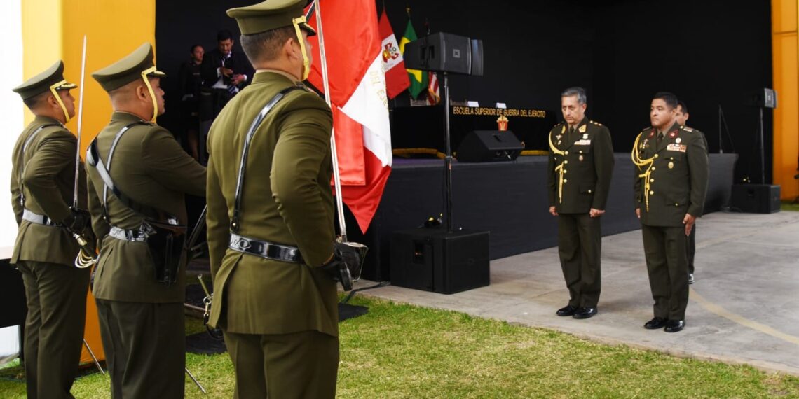 La ESGE – EPG realizó el reconocimiento al docente más destacado de la XI y XII Maestría en Ciencias Militares.