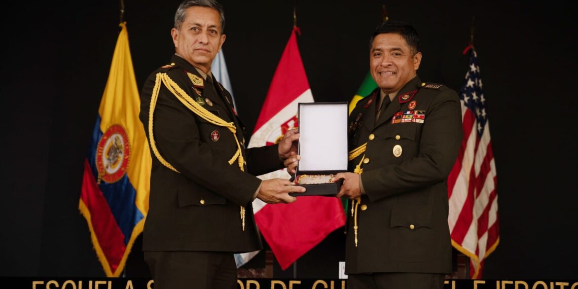 La ESGE – EPG realizó el reconocimiento al docente más destacado de la XI y XII Maestría en Ciencias Militares.