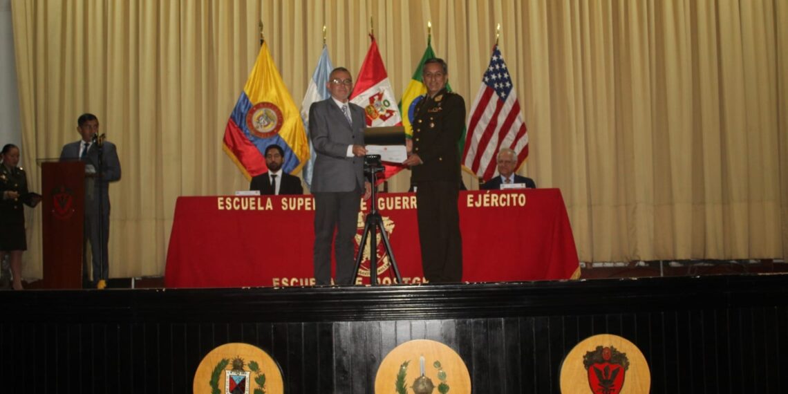 En la ESGE – EPG se llevó a cabo la presentación del libro “AÑO NUEVO DEL TERROR – CRONOLOGÍA SANGRIENTE Y OCULTA».