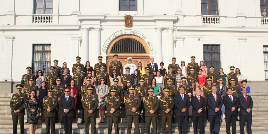 Ceremonia de graduación del XIV Programa de Alto Mando del Ejército.