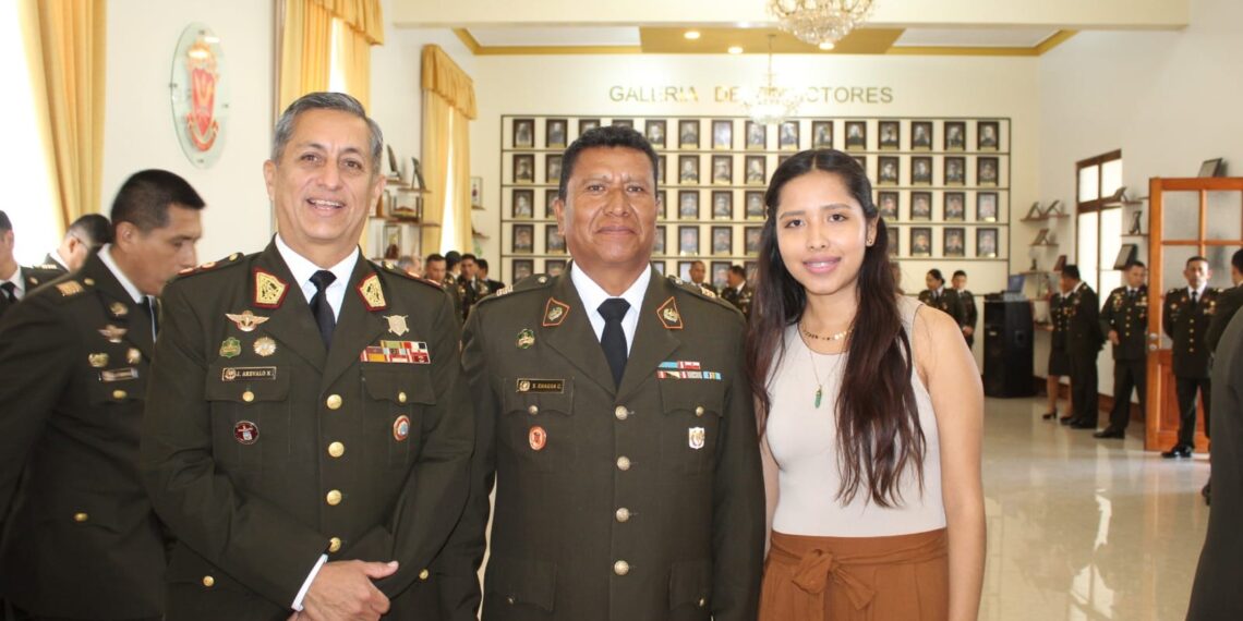En reconocimiento por haber alcanzado el grado inmediato superior, la Escuela Superior de Guerra del Ejército – Escuela de Postgrado, realizó la tradicional ceremonia de imposición de galones al personal militar ascendido con fecha 01 de enero del 2024.